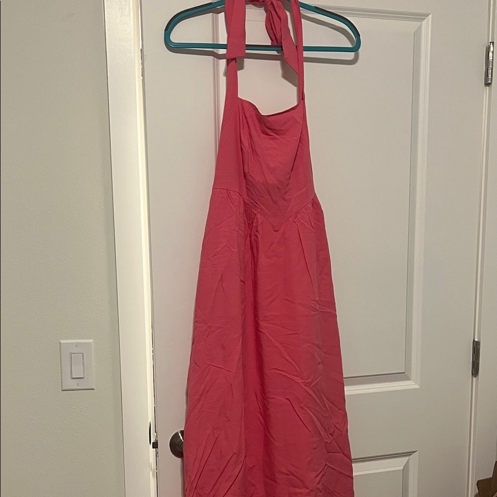 Chic Pink Sleeveless Halter Dress